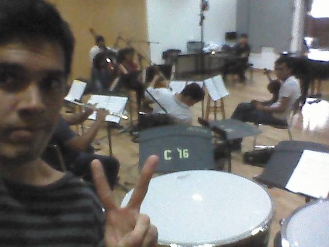 avazquezmx's tweet image. Haciéndola de directivo, compositor, pianista y hasta percusionista de emergencia. (Día de grabación con @onepanko)