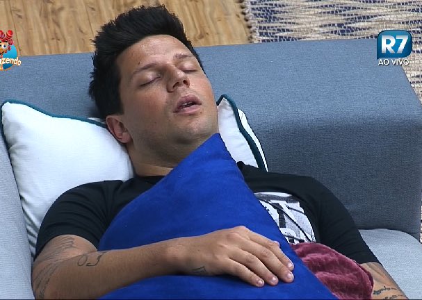 xocadinha's tweet photo. Esperando a lavação de roupa suja começar #OrgulhoThinerato https://t.co/eouhRuF0TB