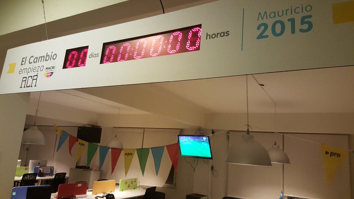 Este reloj marcó nuestros sueños (y ansiedad) durante estos dos años. Mi homenaje al gran equipo de campaña MMXV.