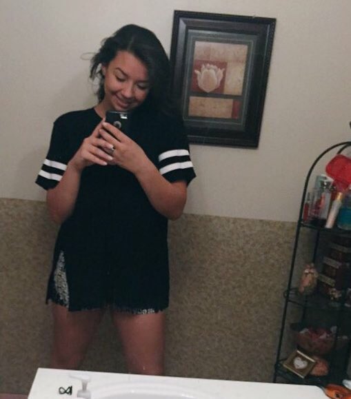 Alymariex3's tweet image. @sdk_selfies the last one had to be in there just cause it&apos;s almost Christmas 😂😅