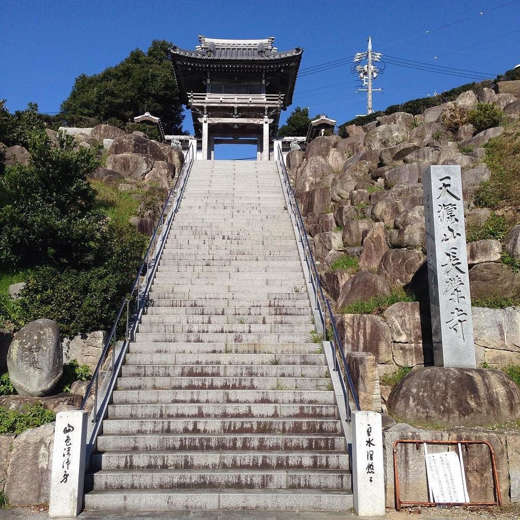 co_checkmate's tweet photo. 長栄寺 山門
豊橋市一色町にある臨済宗のお寺。
#神社仏閣 #寺 #山門 #鐘楼門 #楼門 #臨済宗 #石段 #風景 #temple #gate #stone_steps #la… https://t.co/MxRVormH92 https://t.co/MV0cr4q9Xm