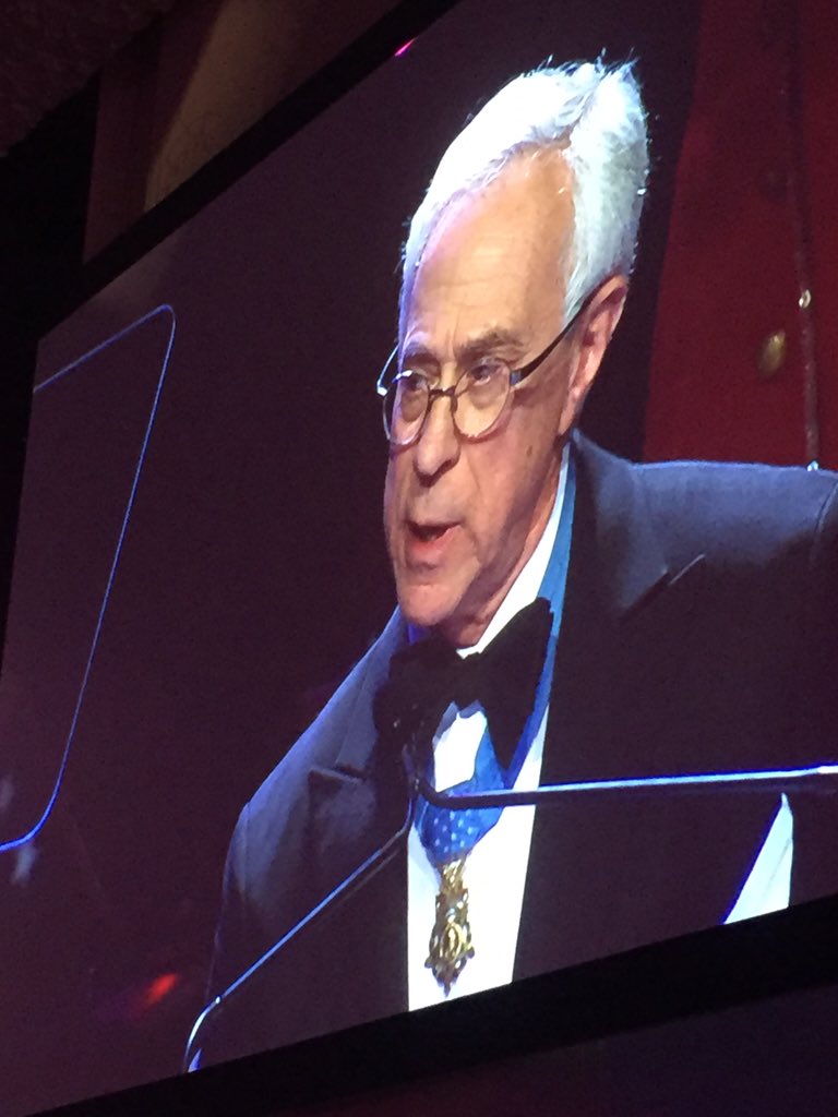 CarleenYbarra's tweet image. Proud to stand amongst greatness! #MOHRecipient #USOGalaNYC @ColJackJacobs