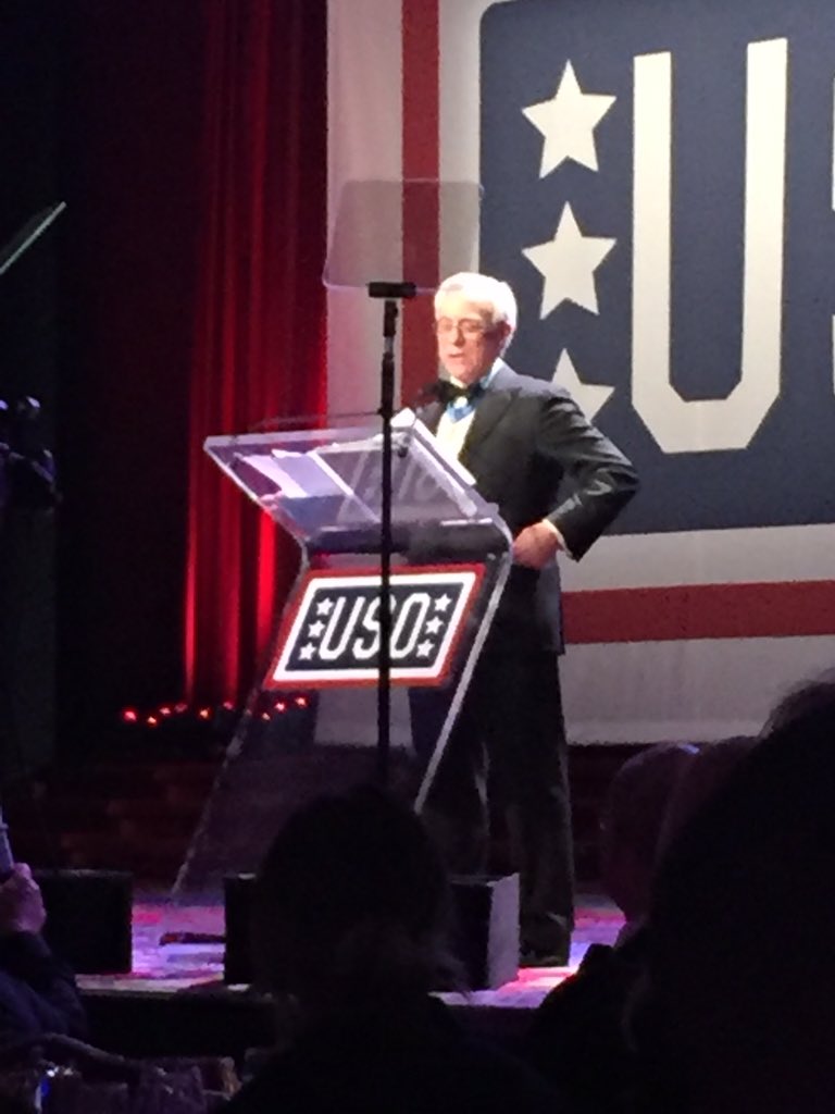 CarleenYbarra's tweet image. Proud to stand amongst greatness! #MOHRecipient #USOGalaNYC @ColJackJacobs