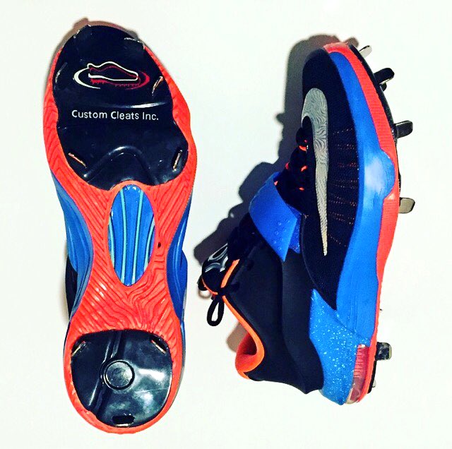 customcleats's tweet photo. Tis the season! Retweet if you want these pair of Sz 10 #CustomCleats as a gift from us! 🎅🎅🎅(chosen from followers) https://t.co/n8X5ibChOa
