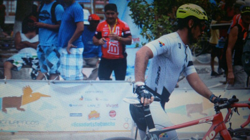Termina la etapa de ciclismo en <a href="/triatlongalapag/">Triatlon Galapagos</a> con el apoyo del Ministerio de Turismo <a href="/TurismoEc/">Viceministerio de Turismo Ecuador 🇪🇨</a>