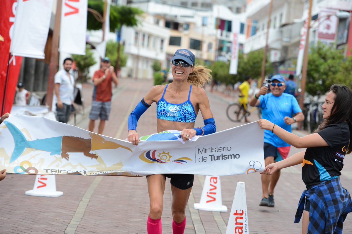 Kathy Winkler obtiene la victoria en damas del <a href="/triatlongalapag/">Triatlon Galapagos</a> q se realiza con apoyo del Min d Turismo <a href="/TurismoEc/">Viceministerio de Turismo Ecuador 🇪🇨</a>