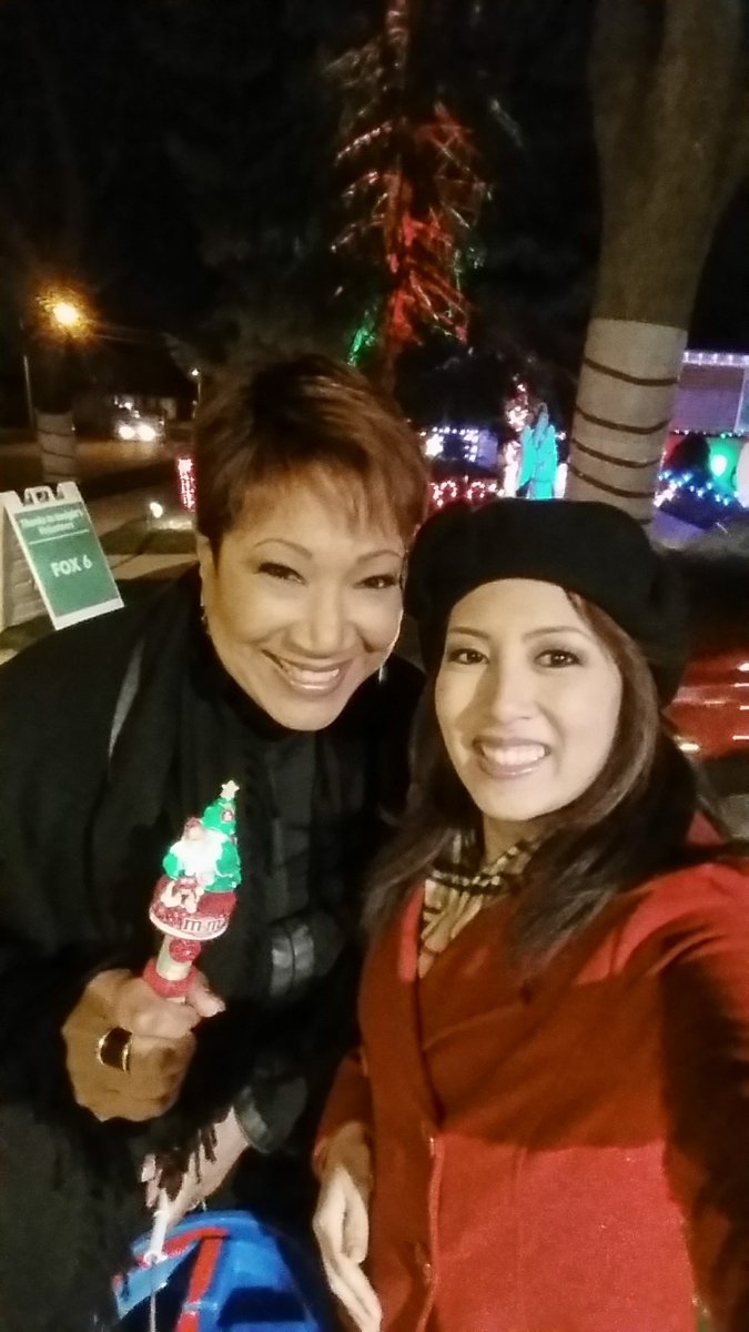 angelicaduria's tweet photo. Had a great time w/@ChipBrewster @childpleeze @realmilwaukee at Candy Cane Lane! So many people came for @maccfund! https://t.co/4EDPBB5JV9