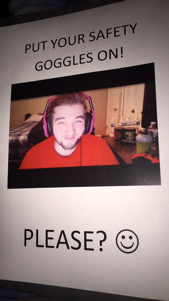 hspend28_'s tweet image. 😍 @FaZeJev  #techposter