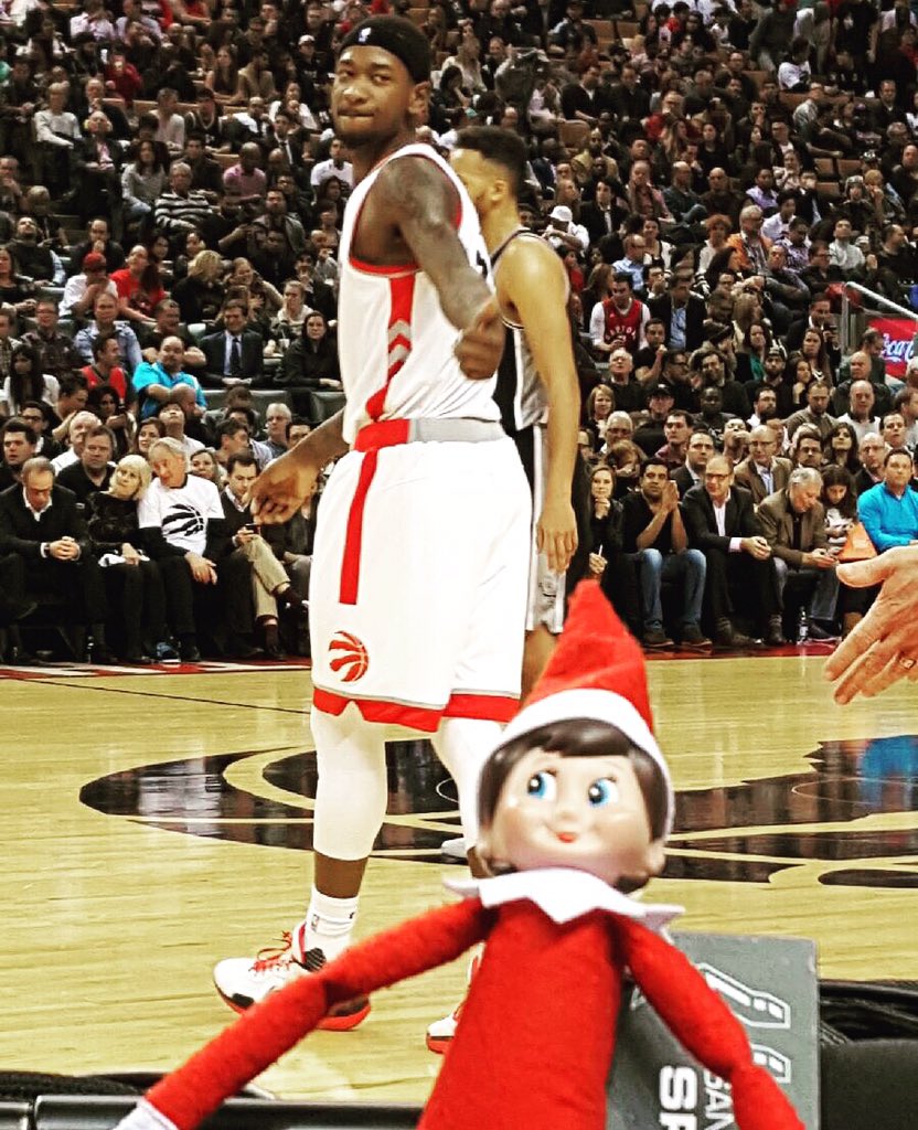 SheBlogsMedia's tweet photo. And that's how it's done! I think he likes me 😉 @T_DotFlight31 #wethenorth #elfieblogs #yyz #elfontheshelf https://t.co/Q1gRQVeEHa