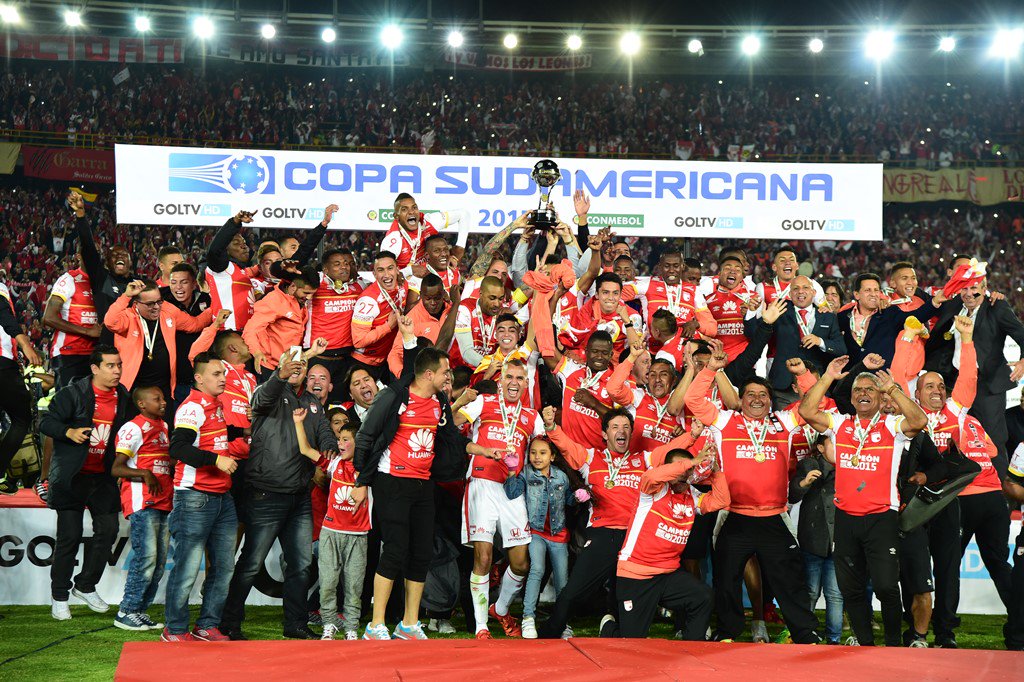 CanalCapital's tweet image. La foto para la historia: #SantaFeCampeón de la #CopaSudamericana bit.ly/1NjyHqF