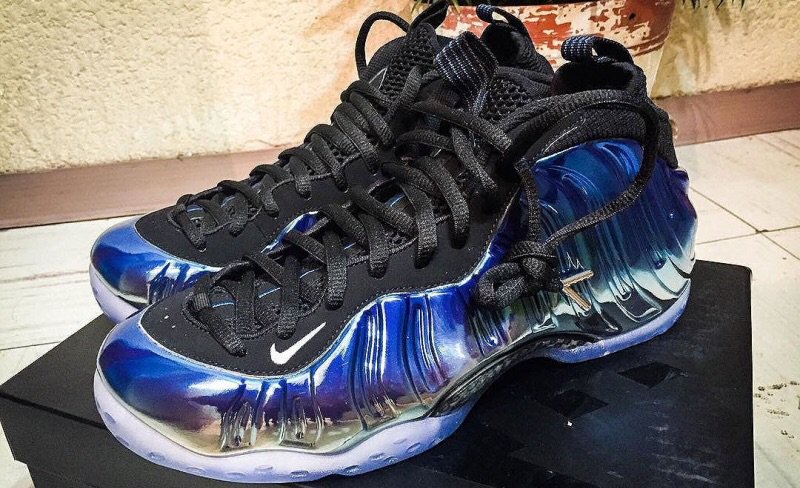 ashantid101's tweet photo. NIKE AIR FOAMPOSITE ONE - BLUE MIRROR release on DEC. 31, 2015 for $230 via @KicksOnFire #KoFap https://t.co/apVCNpi6D1