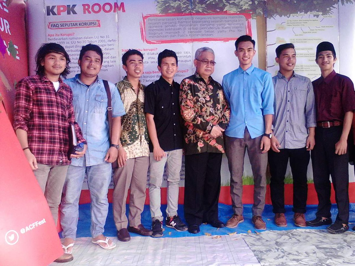 NandaHarimukti's tweet photo. Foto bersama Gubernur Aceh di gedung SEKOLAH ANTI KORUPSI BANDA ACEH https://t.co/h1BnoYTFoO