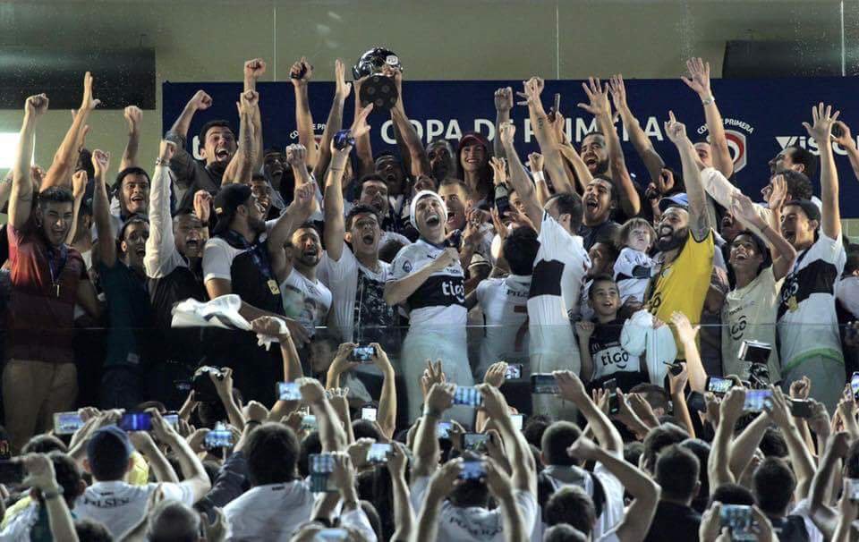 clubolimpia_py's tweet photo. OLIMPIA YA SALIÓ CAMPEÓN!!!!!!!!! https://t.co/v1DIdY3wcv
