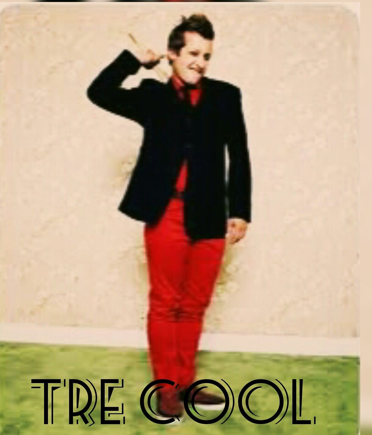  Happy birthday tre cool
43 años
Te amo eres el mejor baterista del mundo   