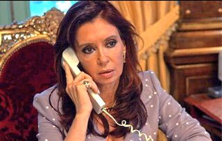 __barrita__'s tweet photo. - Hola si ?
+ Esta Elba ?
- Que Elba ?
+ Elba Stone 

#ChauCristina https://t.co/eDEkG5fPmF