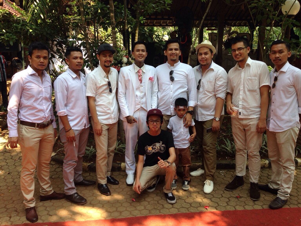 dwieyoel's tweet photo. Boyband #latepost https://t.co/TjcHtgG1NX