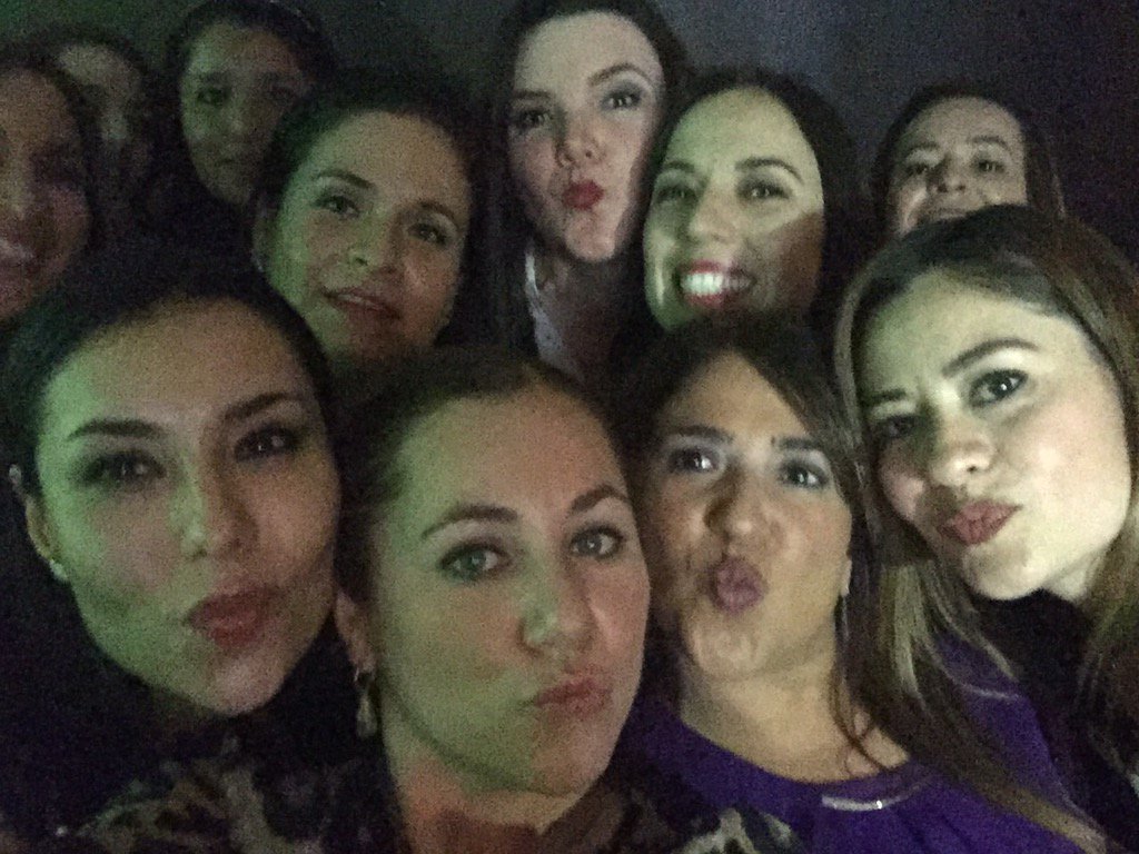 Tengo unas amigas bien locas #burlandonosdelasselefies #caimoseneso 😂😂😂😂