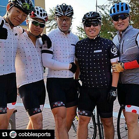 redwhite_cc's tweet photo. #wymtm #shutuplegs #cyclist #Repost @cobblesports with @repostapp
・・・
#백두대간그란폰도 #무사완주 #레드화이트빕 #대퇴사두 #바이크웨이 #redwhit… https://t.co/2JLh3N5U6K