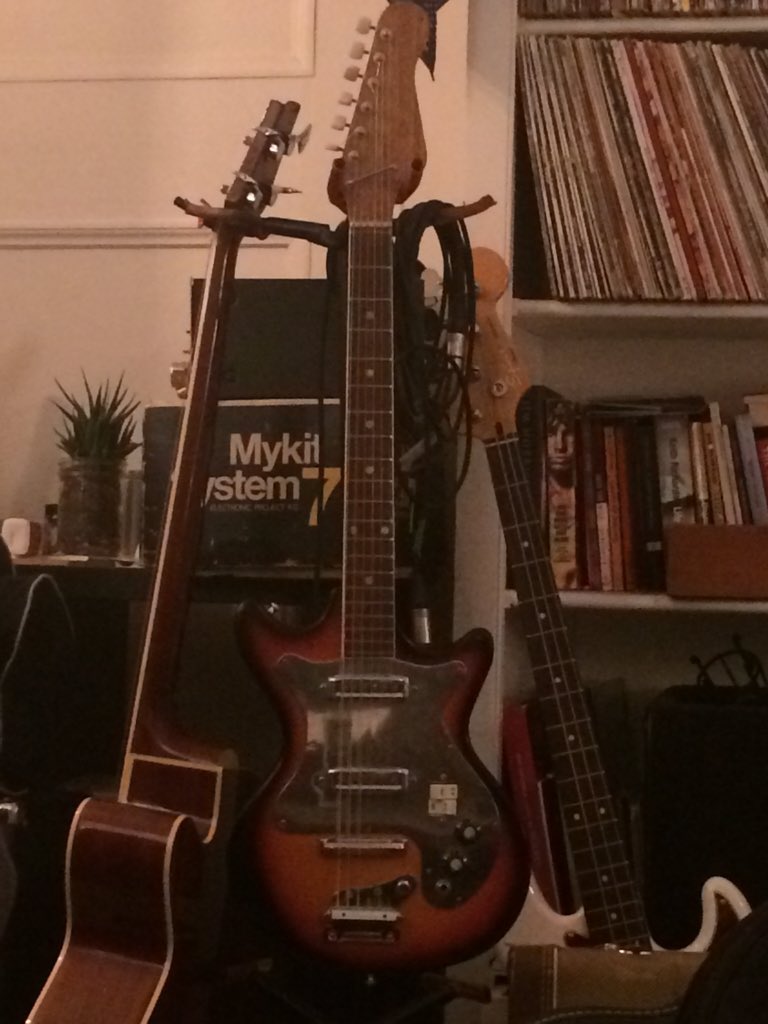 DirtySafes's tweet photo. New old stock #vintageguitar #mini https://t.co/lu8FHfGqrt