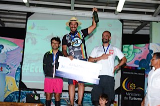 Los ganadores son premiados en la clausura d <a href="/triatlongalapag/">Triatlon Galapagos</a> con el apoyo d Ministerio d Turismo <a href="/TurismoEc/">Viceministerio de Turismo Ecuador 🇪🇨</a>