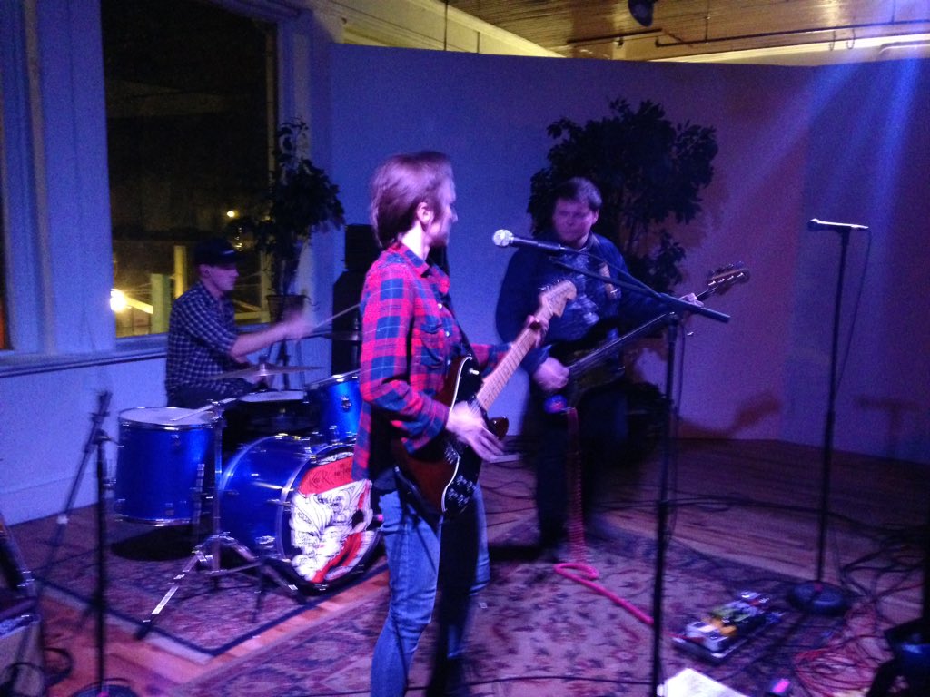 'Nooga trio <a href="/KerchiefMusic/">KerchiefMusic</a>  showing us how to combine glitter, grunge and those spiral guitar cables. <a href="/MammalGallery/">The Mammal Gallery</a>