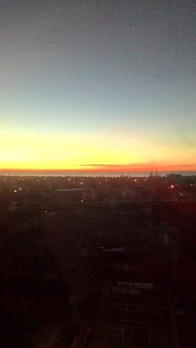 dsugakov's tweet image. Таганрог просыпается