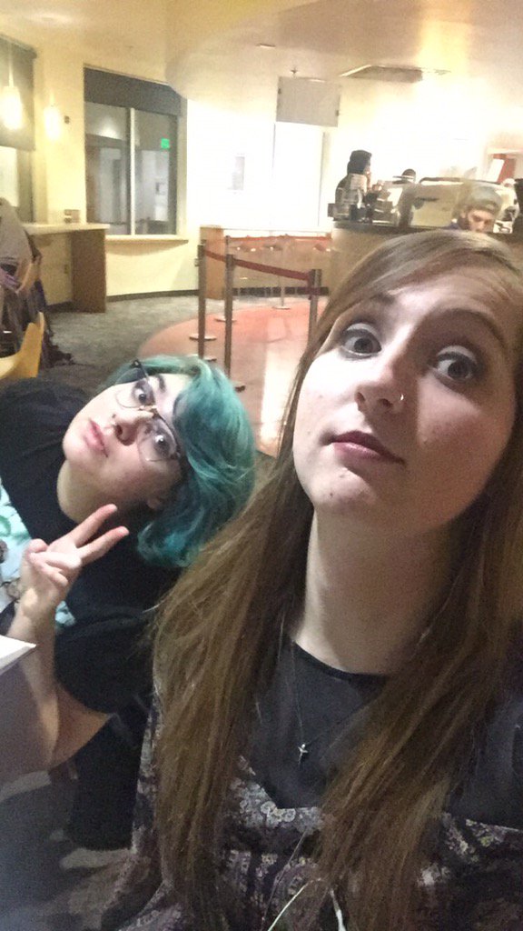 roxmysock's tweet image. Update: writing essays sucks. Writing an essay on Christmas was my worst idea. We are suffering. #notevenfinals