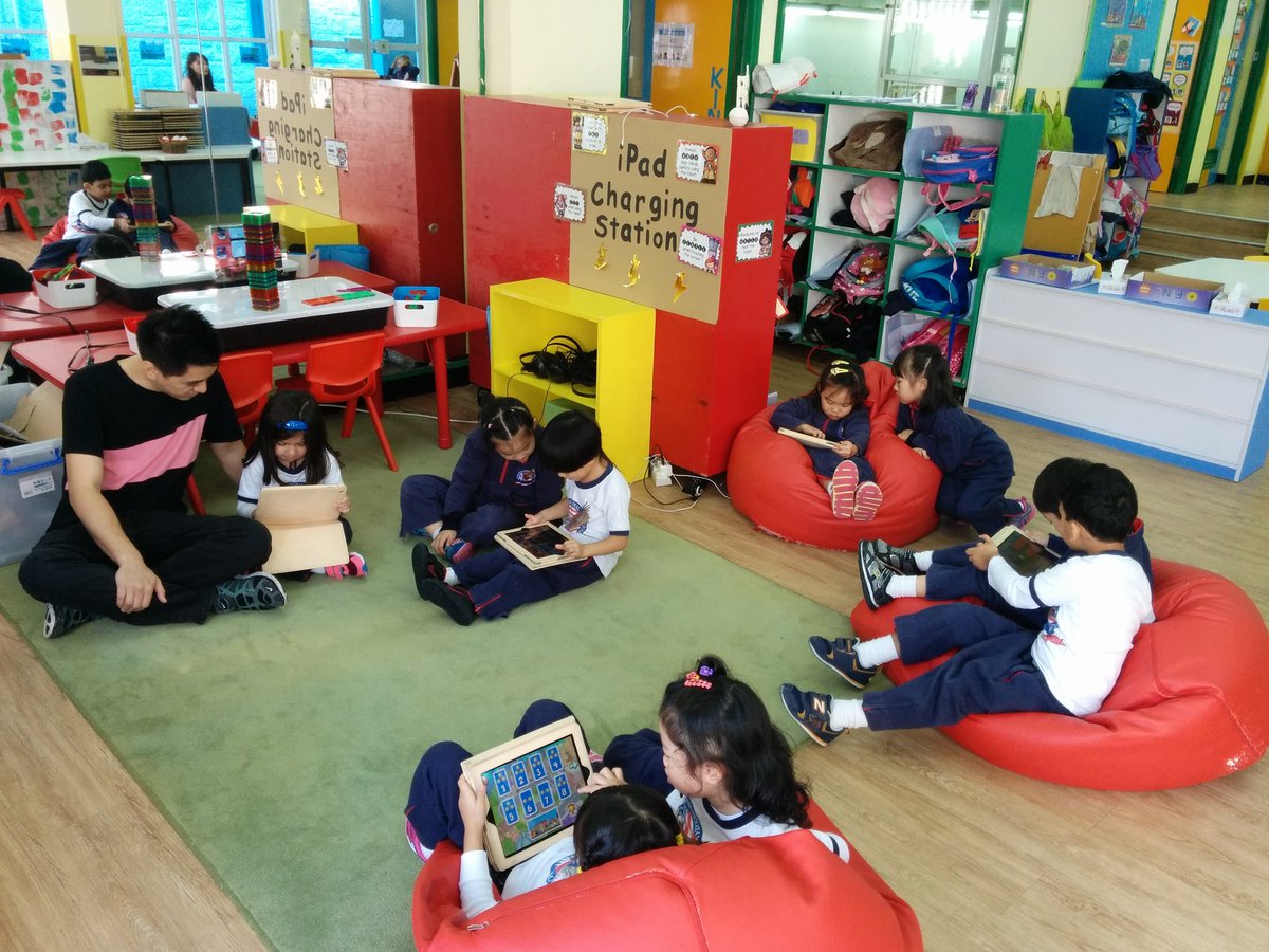wisemrmatt's tweet photo. Some fantastic preschool pair programming with #thefoos on iPads for #HourOfCode https://t.co/Nd17mT3zQH