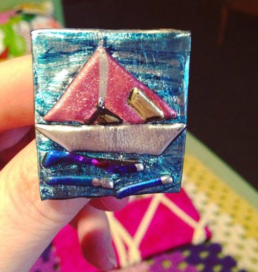 theverbsblog's tweet image. Participating in @FatMumSlim #fmsgiftexchange has been so sweet. BEST: a little boat to keep me safe. #kismet