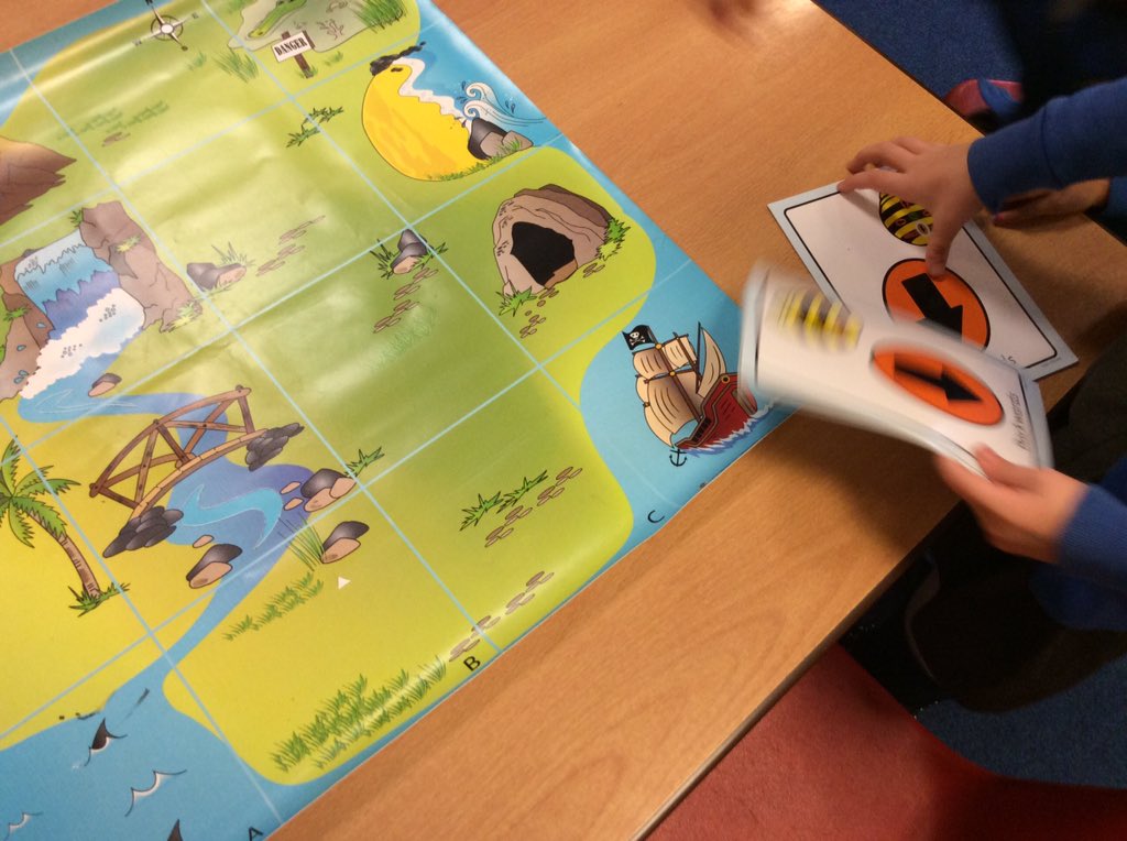 mbk_y1's tweet image. Hour of code in year 1! #algorithmsarefun #beebots #debug