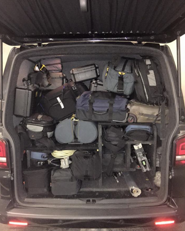 GrumpyCamera's tweet photo. Travelling light today...#Cameraman https://t.co/pNFnQZNljI