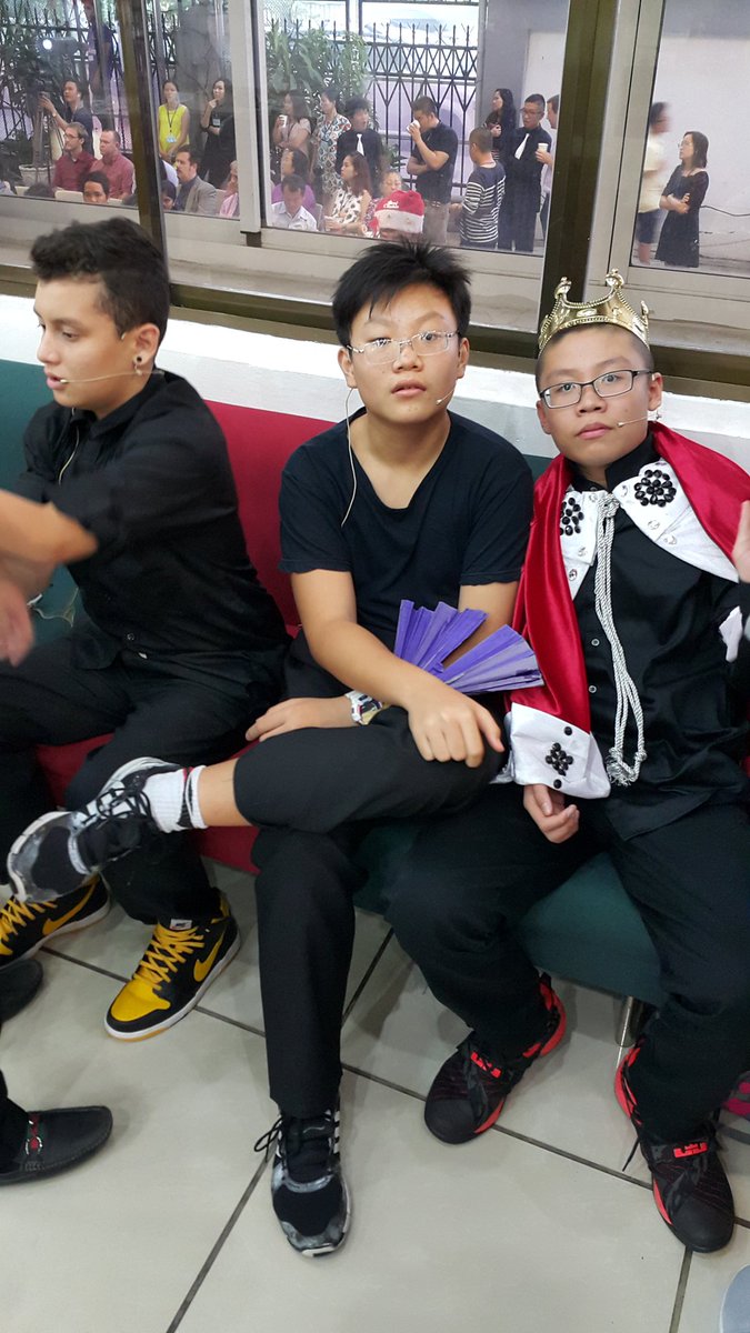 Quangn88143's tweet photo. The actors and actress are preparing behind stage. #aismsrocks #amisvnfun https://t.co/GCLLft0gyH
