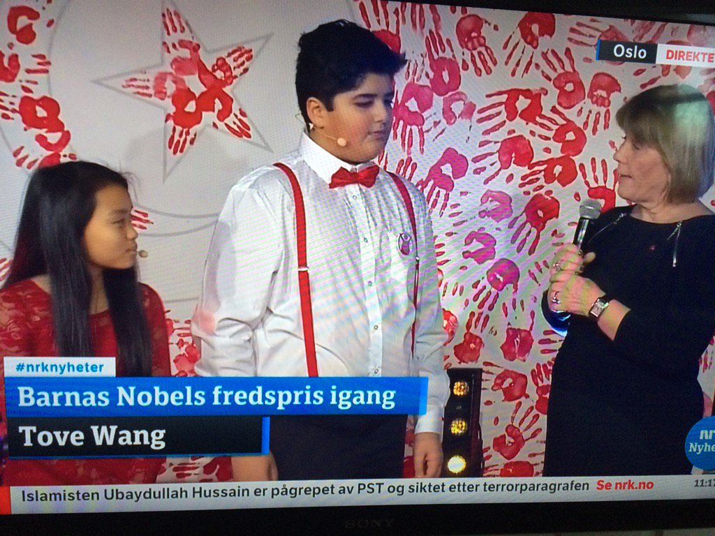 hoyerkristina's tweet photo. #fredsprisfest i gang på #NRK1 og #TV2nyhetskanalen Hurra for #Tunisia i dag @ReddBarna sin sjef Tove nå på scenen https://t.co/xveRL7aSil
