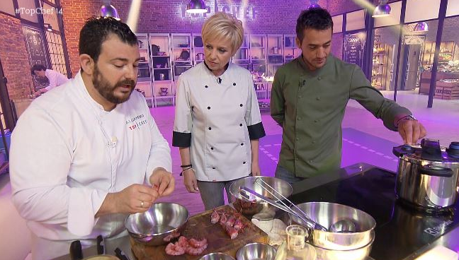 YAYODAPORTA's tweet photo. Feliz de reencontrarme con amig@s en #TopChefA3 recordando sabores de la infancia :-) Ahora a probarlos en #Cambados https://t.co/lTaQ1aMllH
