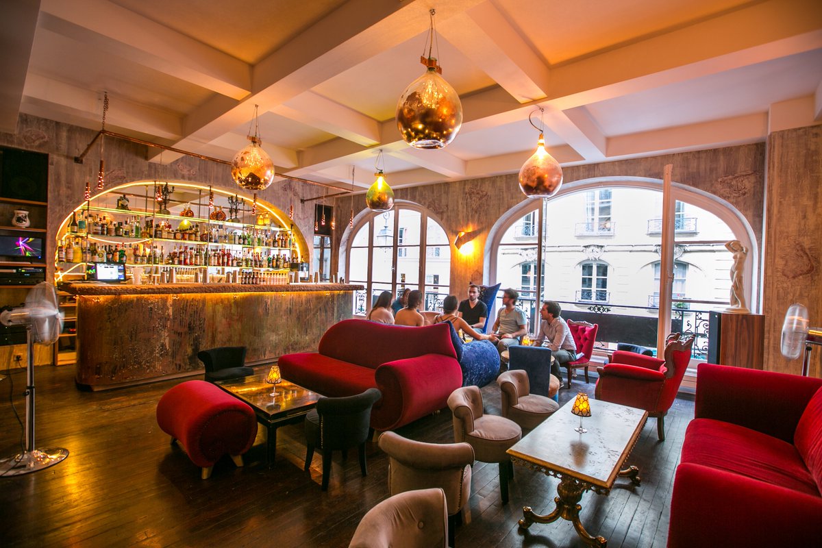 Ce soir, @bar_153 nous accueille pour une soirée festive et conviviale ! De belles rencontres en perspective...
