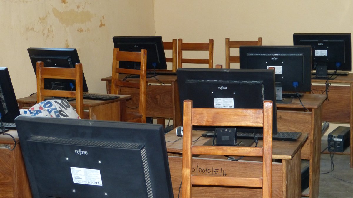 Incredible!! €5200 raised for #BeBehindBenin from used <a href="/hanze/">Hanze</a> ICT material. <a href="/ScholtenAwater/">Scholten Awater</a> bit.ly/1m80qnl