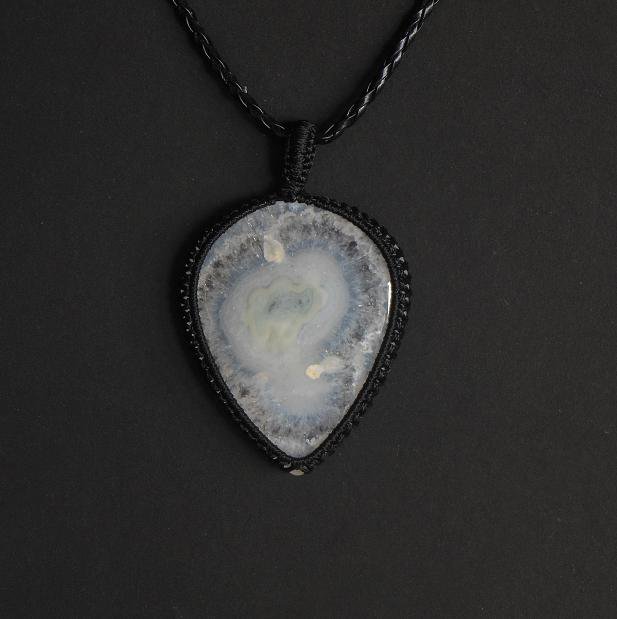 NavinSingh1980's tweet photo. https://t.co/cnE9ovi6Ru
#Solarquartzpendant #gemstonejewelry #Macramependant #Etsygift https://t.co/02EOcOHoUx