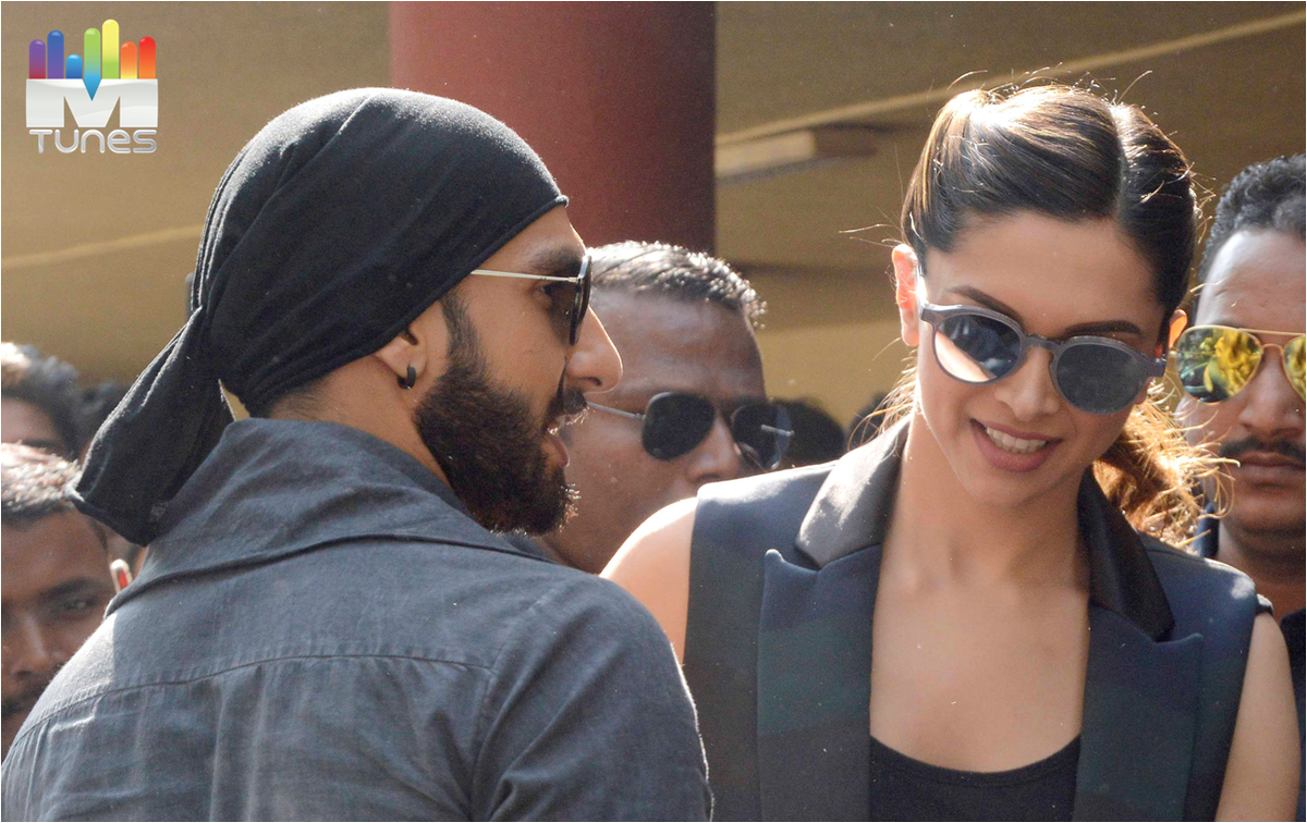 BflixM_'s tweet photo. The Dazzling Baijrao and Mastani spotted at an event. @RanveerOfficial @deepikapadukone @MTunesHD #bajiraomastani https://t.co/MJgv6UUMtg