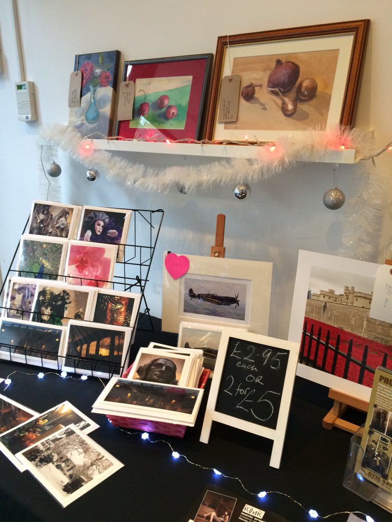 Meet the Makers <a href="/OldYMCAEaling/">Old YMCA on Bond St.</a> is looking very festive this morning <a href="/JessRoseArtist/">Jessica Rose</a>