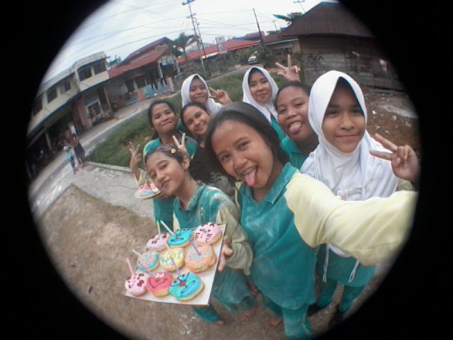 AzizahPutri02's tweet photo. Flashback @elsyarfina14 @dellaananda18 @AyuMelvannisa @sucicantika123 https://t.co/ZeU14DcjlJ