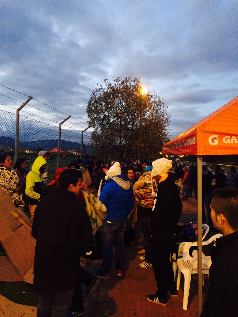 juanherp74's tweet photo. @CanalRCN el sueño comienza con madrugada en sede de equidad Bogotá para mi hijo Kevin Andrés sueña futbol Colombia https://t.co/SxFNyAqMZi