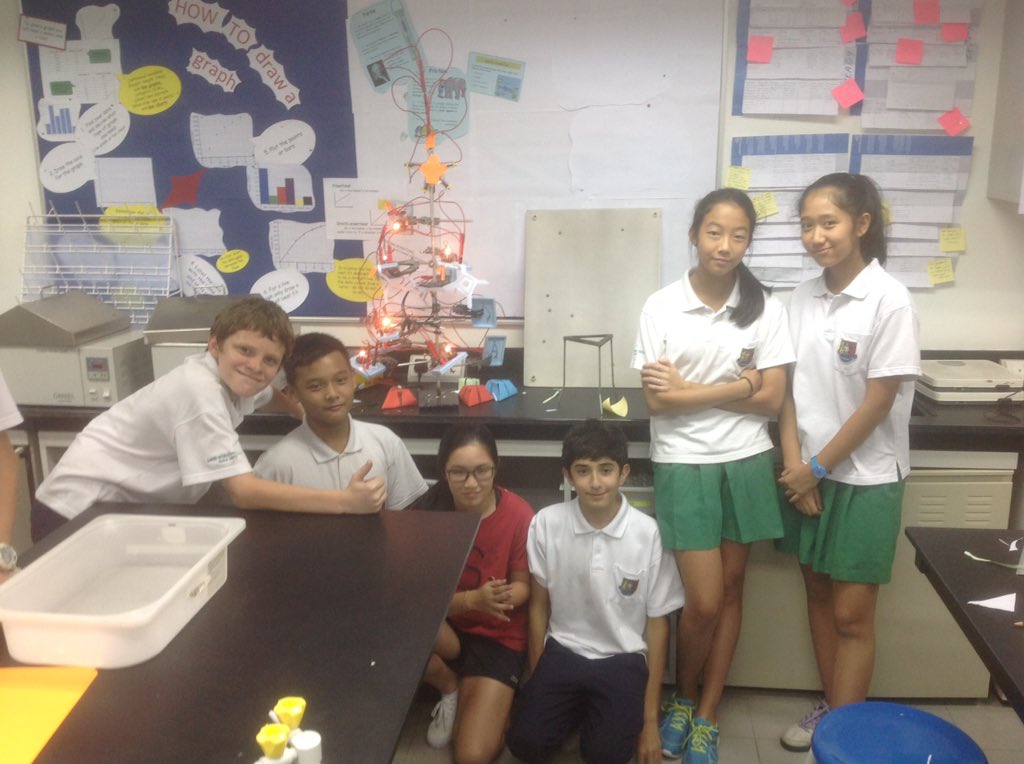 FunkyPhys's tweet photo. Y9 applying their knowledge of circuits to create an electronic x-mas tree @GISscience @jenny_eyes #GISlearning https://t.co/6I0TzyXXUg