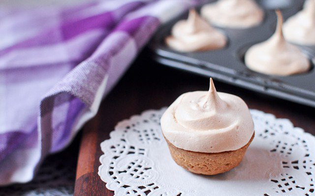 auskitch's tweet photo. Mini meringue me anything, anytime. Gooseberry Meringue Pies by @appfordiscovery https://t.co/pLTQ49blL3 #foodie https://t.co/9pcWbKRPgJ