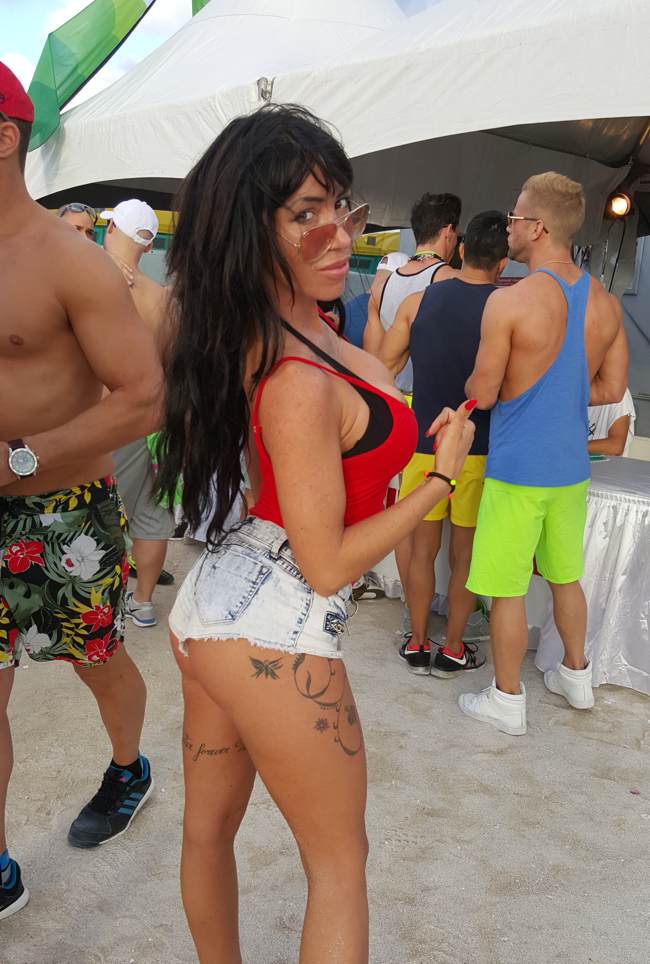 modeloscams's tweet photo. MUSCLE BEACH MIAMI #WITHEPARTY CLICK AQUI https://t.co/lhz6PxdTmo @suhaila_hard https://t.co/nqG0WK6bj7