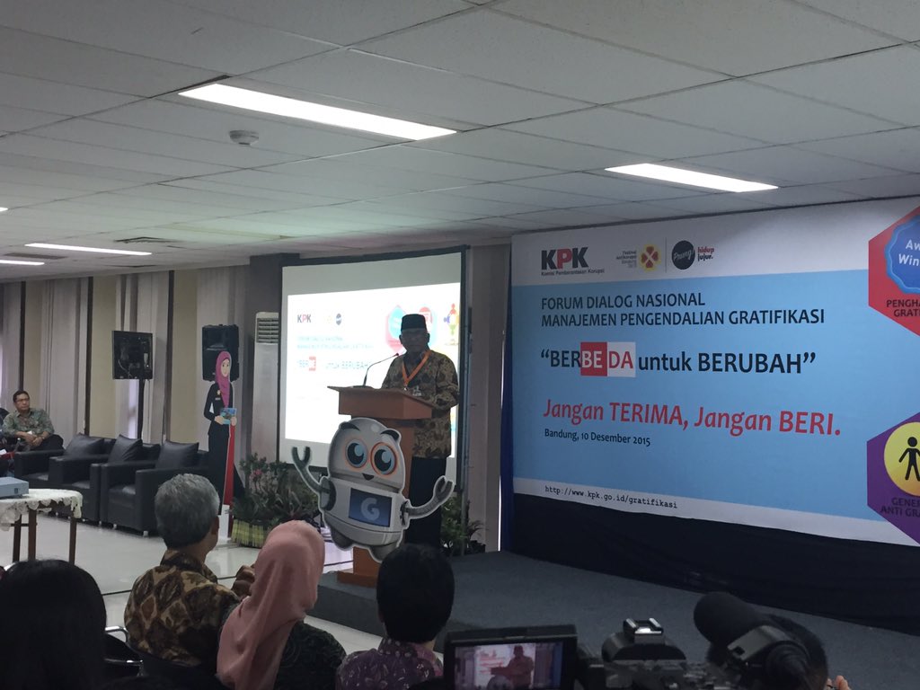 KPK_RI's tweet photo. Pimpinan KPK Sementara,Taufiequrachman Ruki, memberi sambutan pada Forum Nasional Pengendalian Gratifikasi https://t.co/3v29FLDgEd
