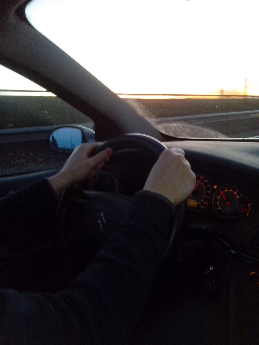 JorgeGordun's tweet photo. Viendo el #amanecer #lol de camino a @digitallevent https://t.co/18hn1PD9xj