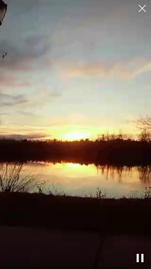 therealnevsim's tweet photo. Watched on #Periscope: #SunsetChat 😊🌇 https://t.co/KoqiNBKNtC @CynleeF https://t.co/vmacj95g8X