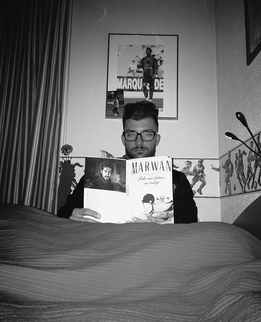 rubosanchez's tweet photo. " Empezamos la mañana con lectura @Marwanmusica y de fondo a @RioRomamx #Tonto " @perlyx_0 😊😊 https://t.co/8r38xXqcq7