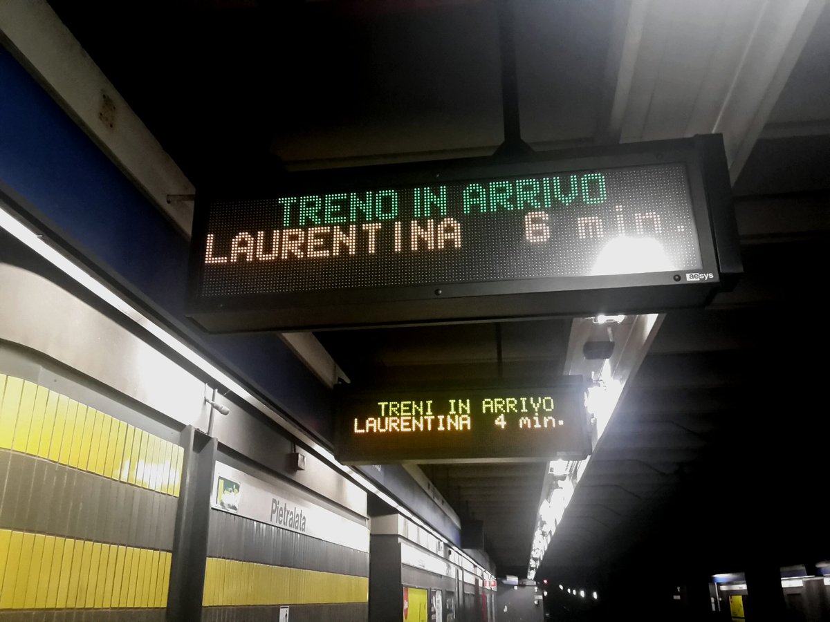 bennaker's tweet photo. La prima presa per il culo della giornata <3

#Metro #Atac #Roma https://t.co/aHdusBXtRv