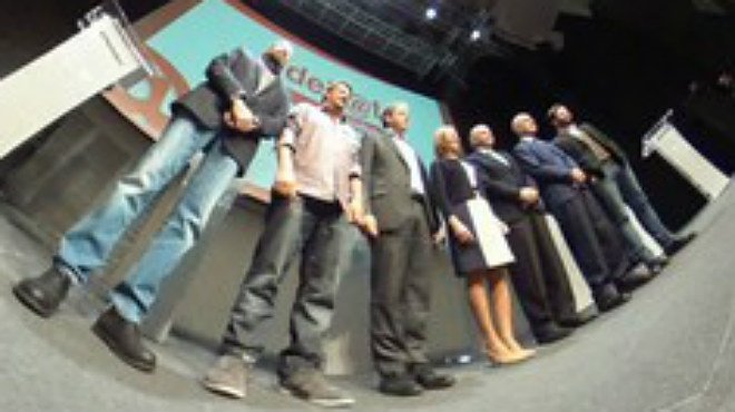 elperiodico's tweet photo. VÍDEO l Si te perdiste el #DebateEPC con los candidatos catalanes al #20D, aquí está en 360º https://t.co/h6MP4Z1A5E https://t.co/CMZOmvDSX3